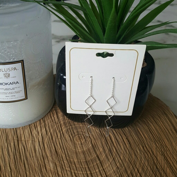 NWT Silver Dangle Earrings - Picture 2 of 3